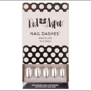 Red Aspen Nail Dash, Tinsley’s Holi-Date